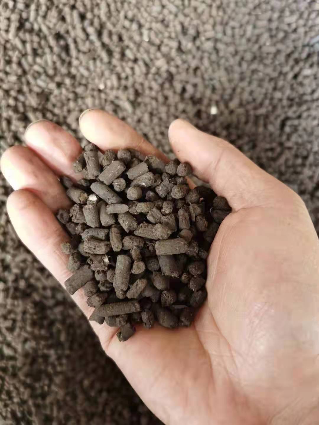 春洒金城千顷绿耕开沃野万畴新